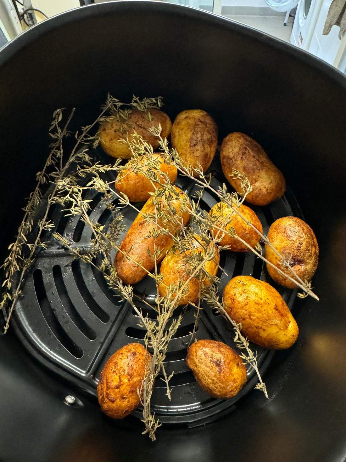 Roasted Garlic Potatoes are a delicious and easy side dish that can elevate any meal. Specially made with Spiceism's Garlic Salt.